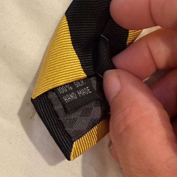 Bocara Gold and Black 100% Silk Tie - Picture 4 of 4